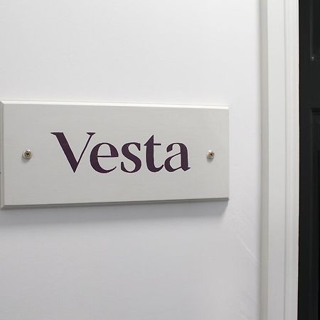 Vesta Central Bath Apartment Ngoại thất bức ảnh