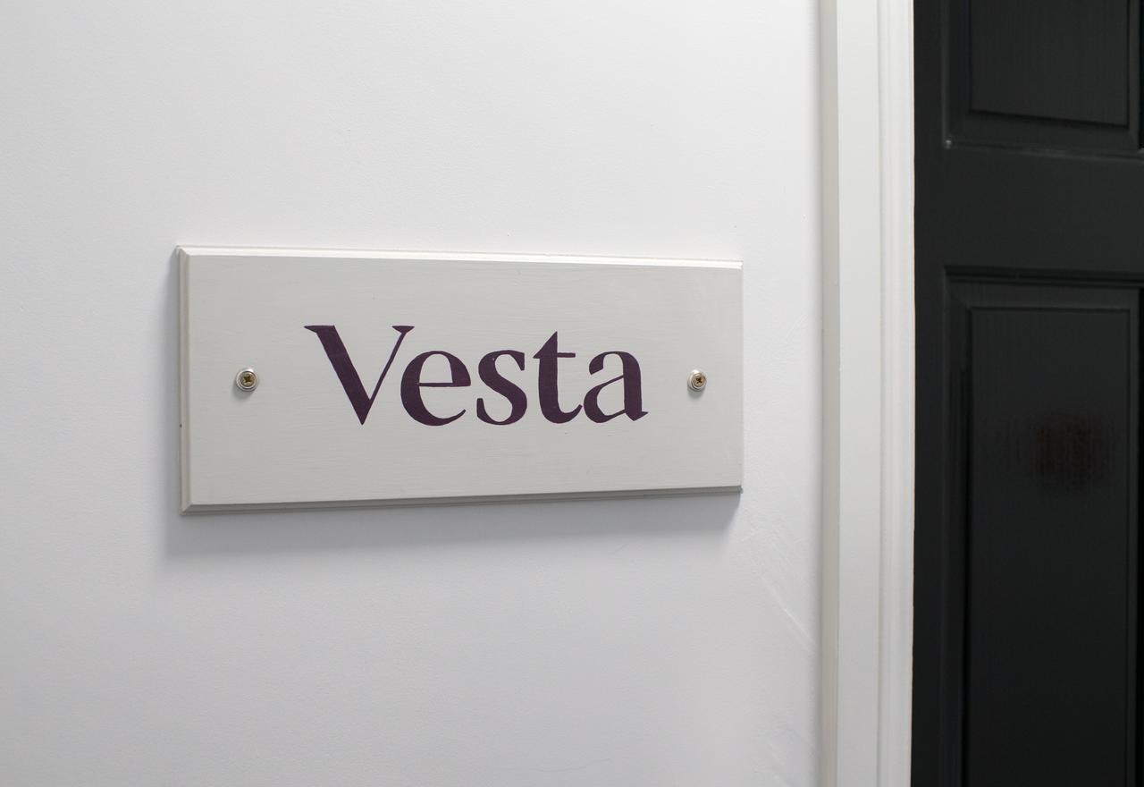 Vesta Central Bath Apartment Ngoại thất bức ảnh